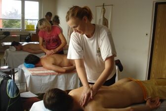 Klasická masáž zad a šíje pro laiky - 1