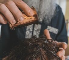 Shiro Abhyanga – olejová masáž hlavy