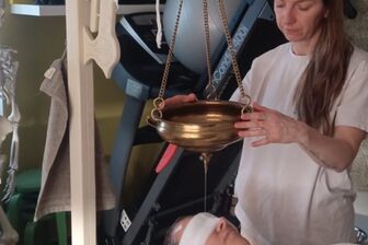 Shirodhara – tok teplého oleje na čelo - 3