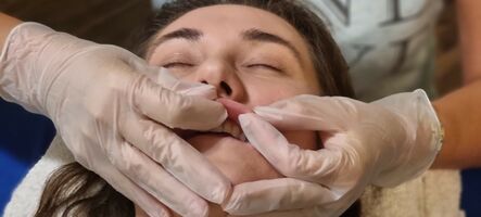 Bukální a liftingová masáž obličeje